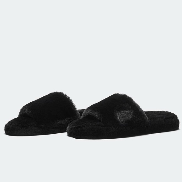 Fabletics • Fur Slip on Slippers - Picture 2 of 7